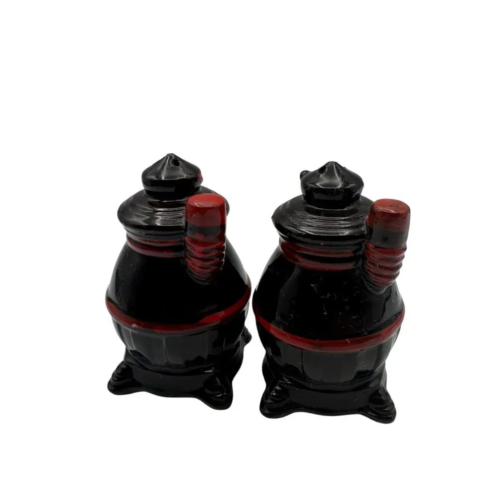 Vintage Cast Iron Stove Salt & Pepper Shakers Black & Red Ceramic Rustic Kitchen - Picture 4 of 5